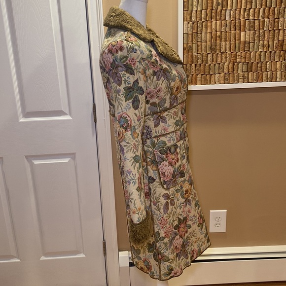 Anthropologie Made in Greece Floral Pattern with Faux Fur - Picture 11 of 15